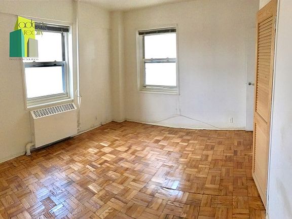 5th image of 4 Fordham Hill Oval APT 4B