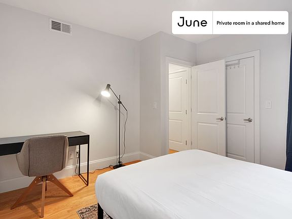 3rd image of 186 Kelton St #D
