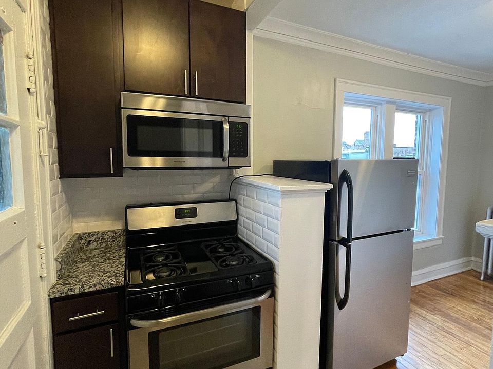 1st image of 7437 N Seeley Ave APT 3