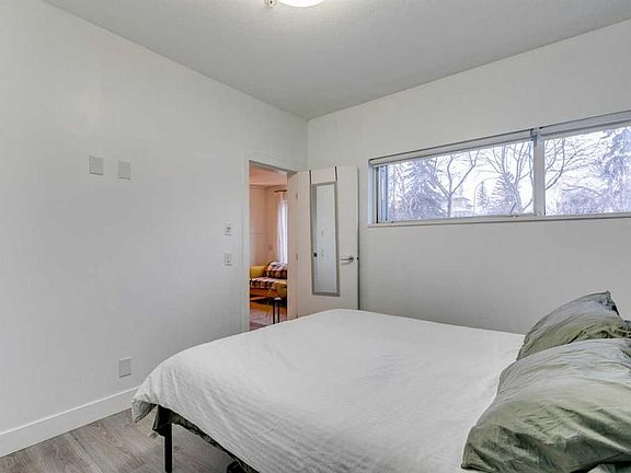 3rd image of 1521 N 26th Ave SW #101