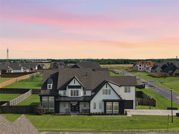 15 W 166th Pl S, Glenpool, OK 74033