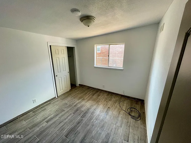 4917 Royal Dr — Photo 7