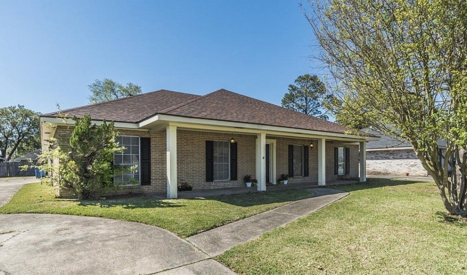 1st image of 208 Orgeron Dr