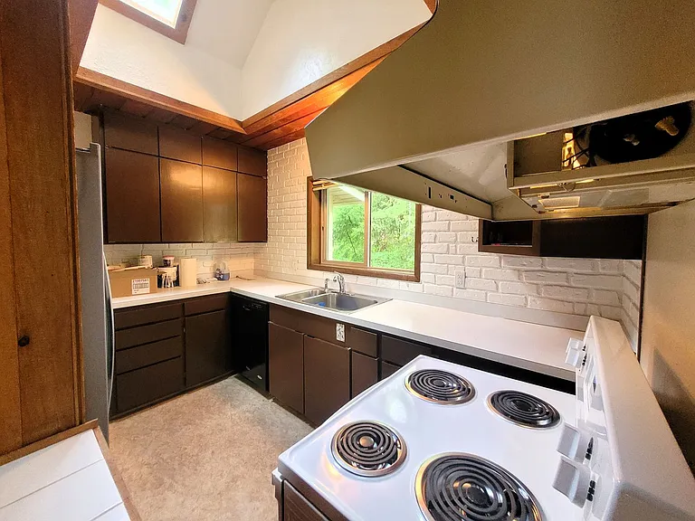1327 Toledo St — Photo 11