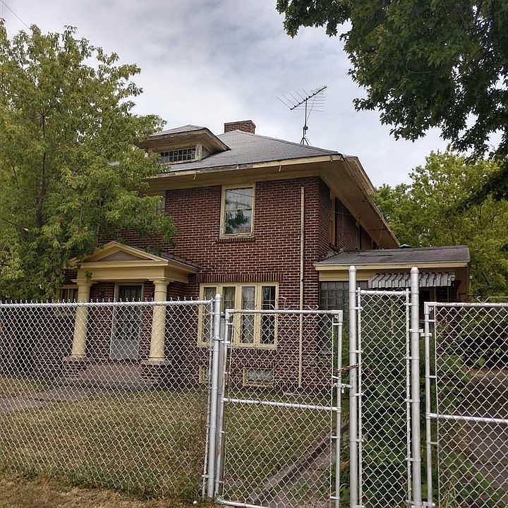 2nd image of 1510 E Genesee Ave