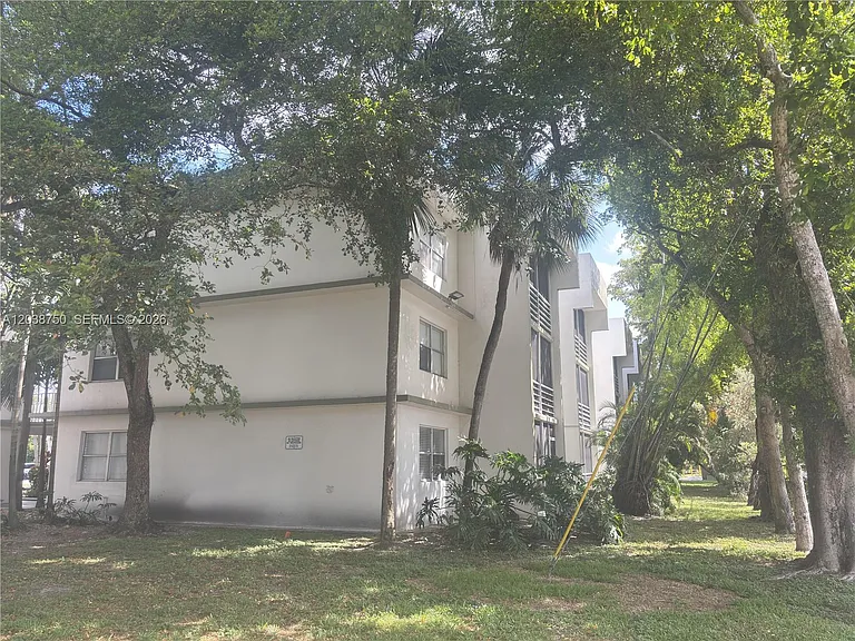 4235 N University Dr #202 — Photo 47
