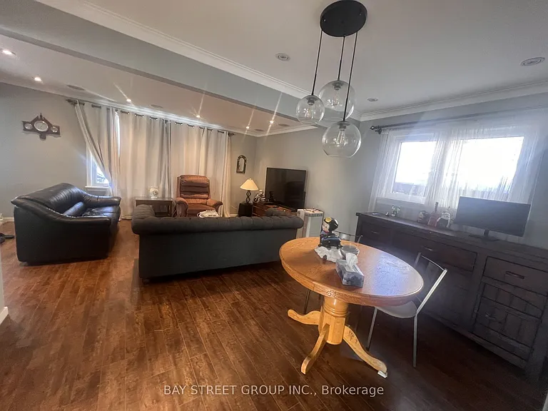 58 Ellendale Dr — Photo 4