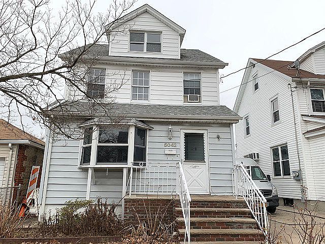 1st image of 5042 202nd St