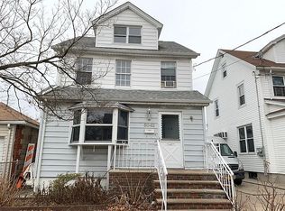 5042 202nd St, Oakland Gardens, NY 11364