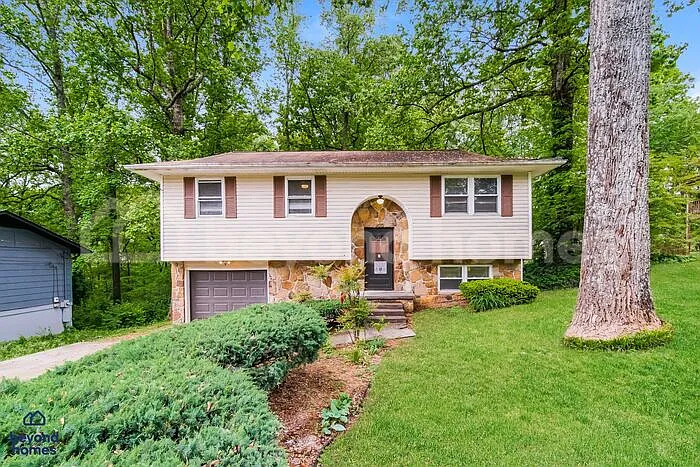 4 bed, 2.0 bath, 1455 sqft, $2,200 — Photo 1