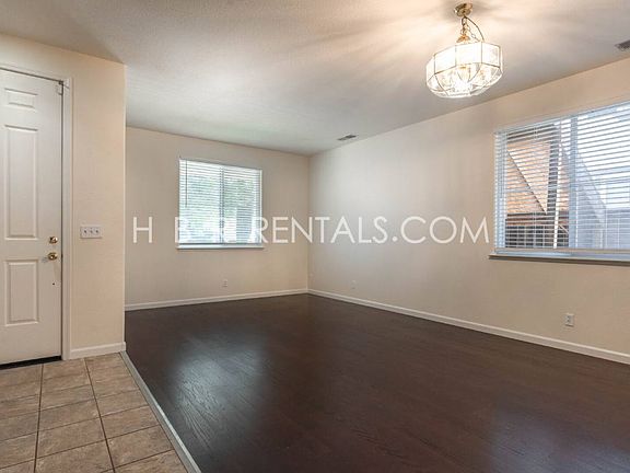 5th image of 803 Twin Oaks Dr