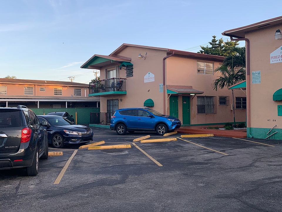 Parking Lot - Estacionamiento