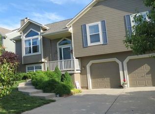 321 W Mulberry Dr, Raymore, MO 64083