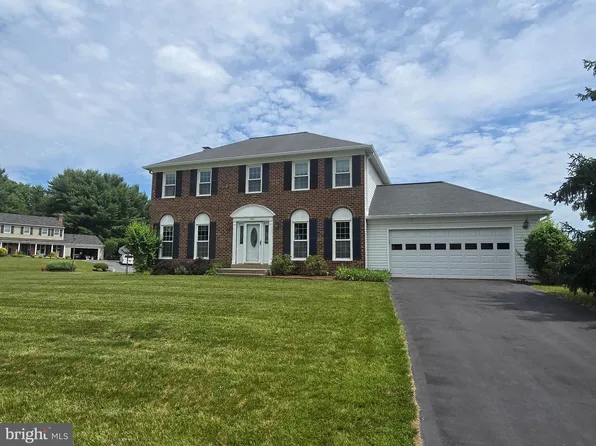 201 Westridge Dr, Mount Airy, MD 21771