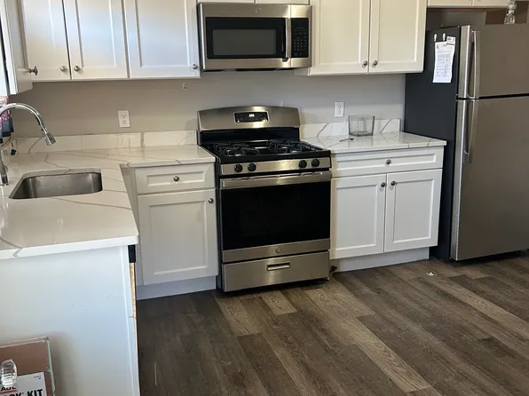 666 Metropolitan Ave APT 3, Hyde Park, MA 02136