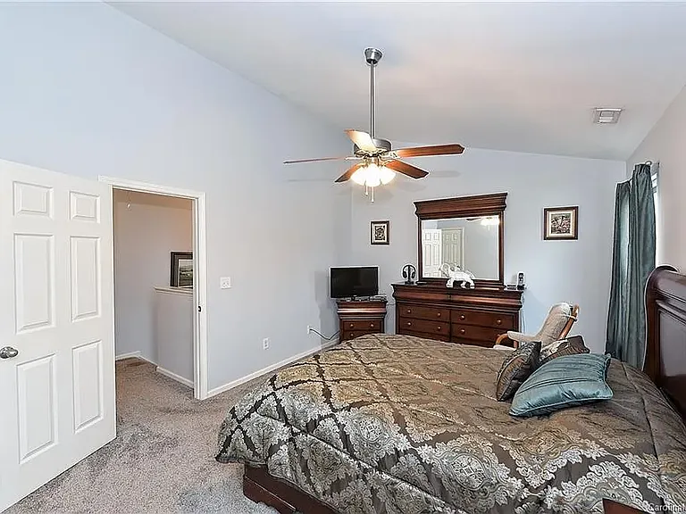 7425 Wallace Ln — Photo 19