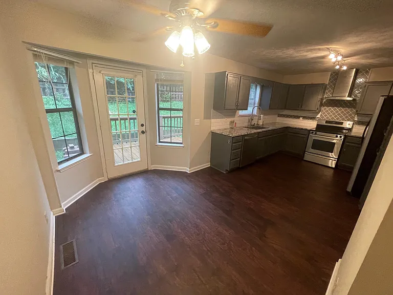 1013 Cobble Pl — Photo 5