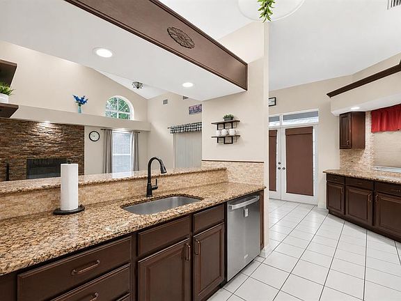 5th image of 421 Willow Oak Ct