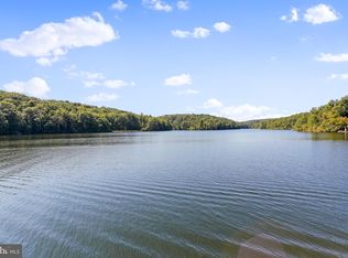 105 Forest Dr, Cross Junction, VA 22625