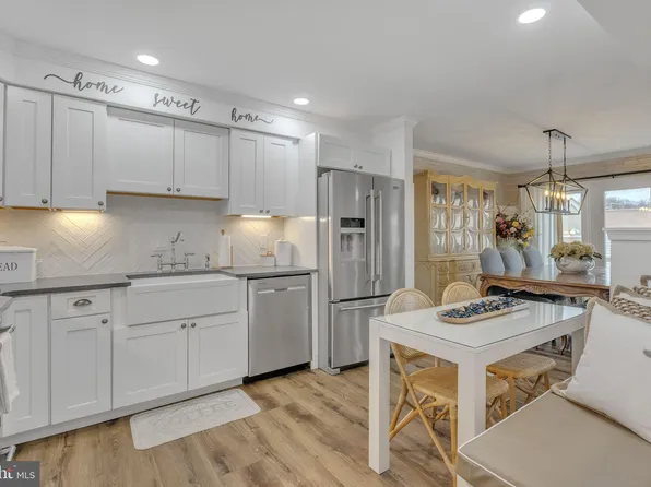 209 Society Hl, Cherry Hill, NJ 08003