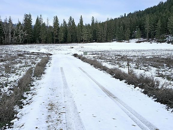3rd image of 1707 Highway 395 S