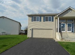 1165 Parklane Cir, Grand Blanc, MI 48439
