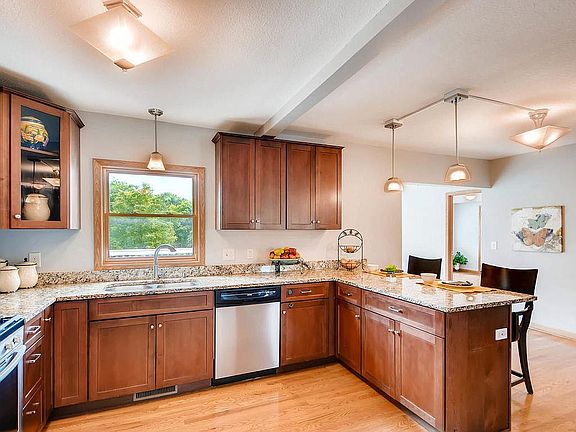 3rd image of 2688 Linwood Ave E