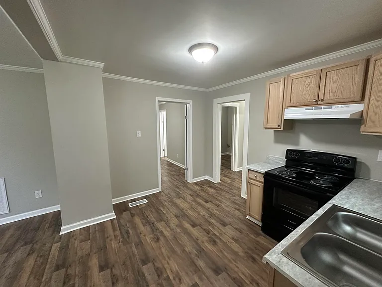 420 Airline Ave — Photo 10