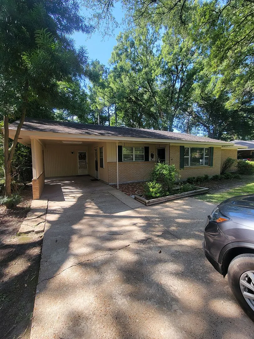 Two Bedrooom Home In Monroe! — Photo 1