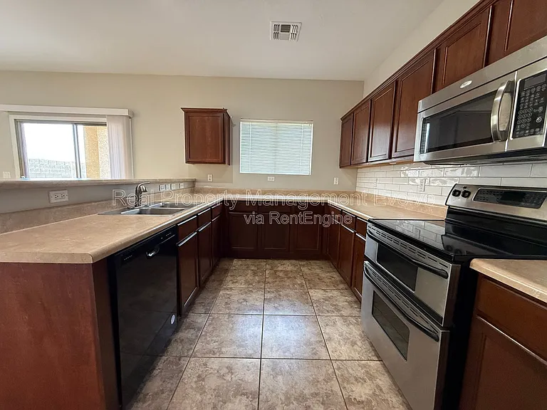 35828 N Zachary Rd — Photo 7