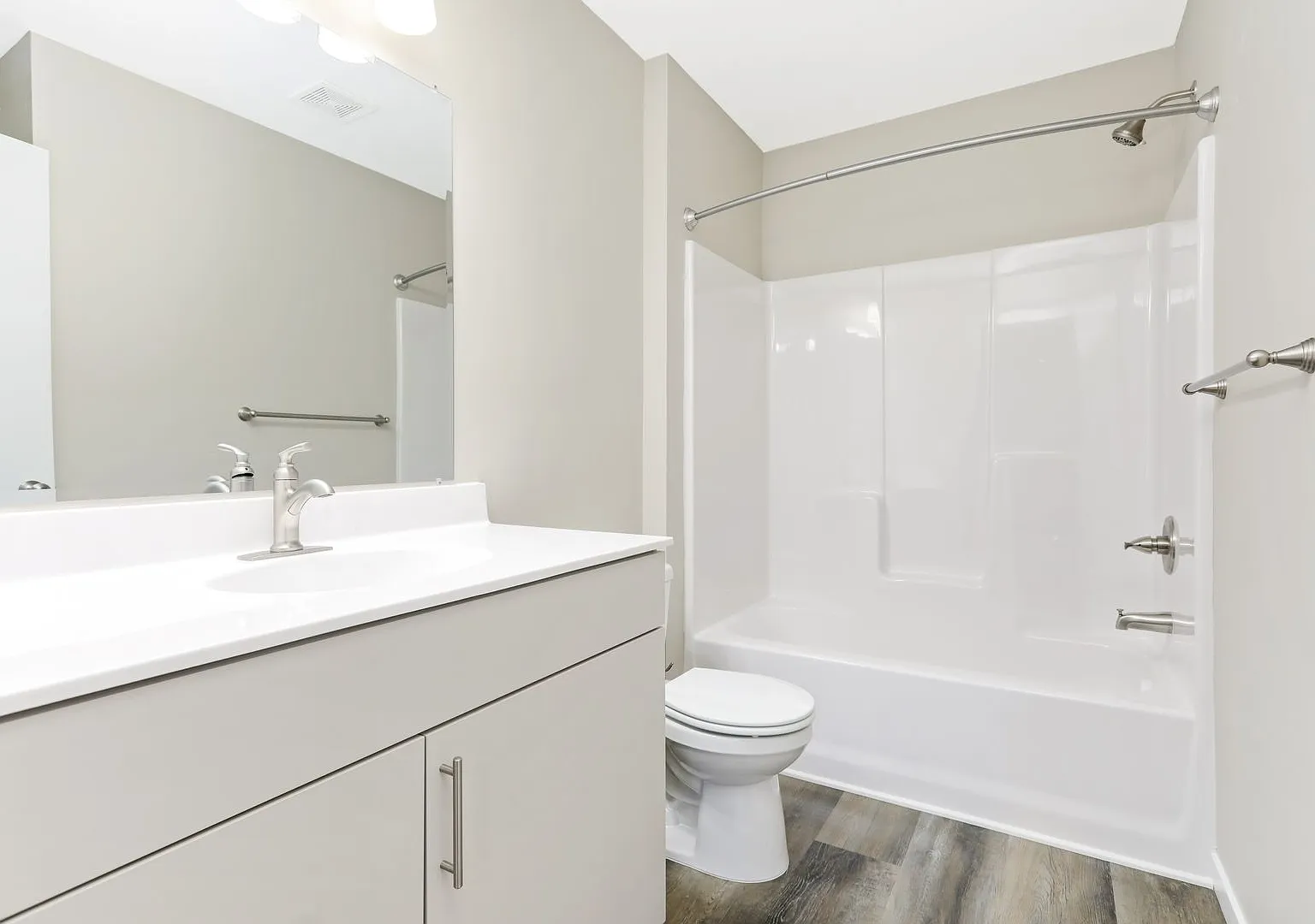 like new, 3bd 3ba townhome available 9.01 — Photo 4