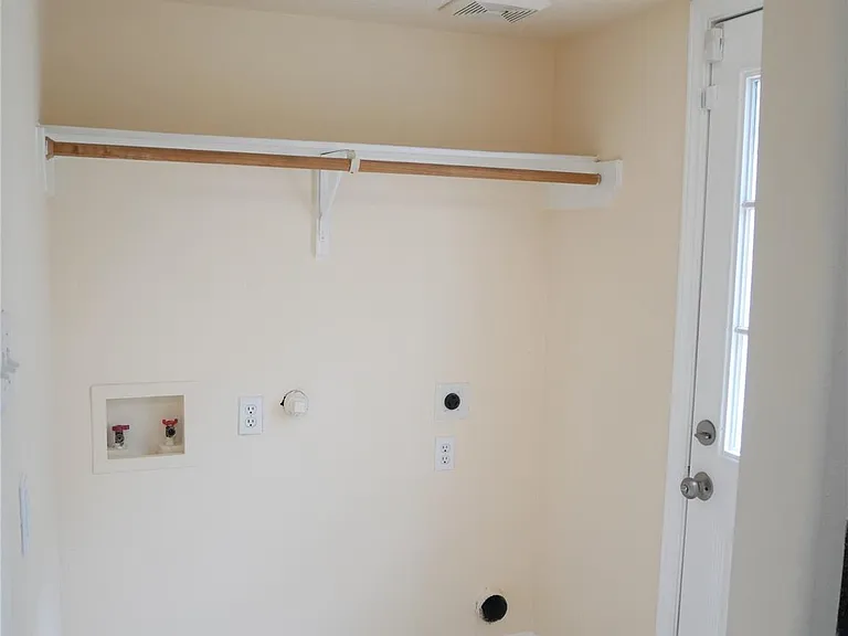 6603 Schambray St — Photo 24