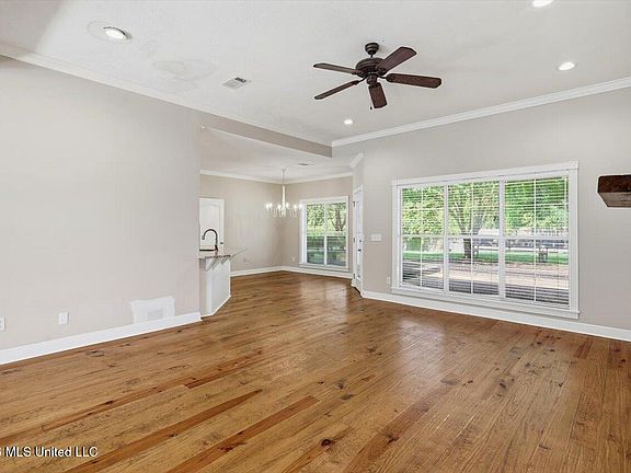 4th image of 115 Eastside Dr