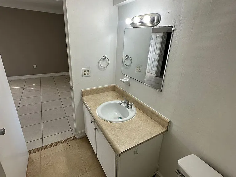 1830 Maravilla Ave #704 — Photo 10