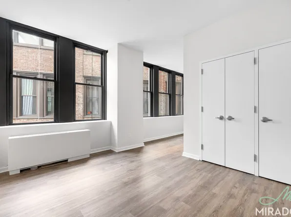 15 Park Row image 1 of 17