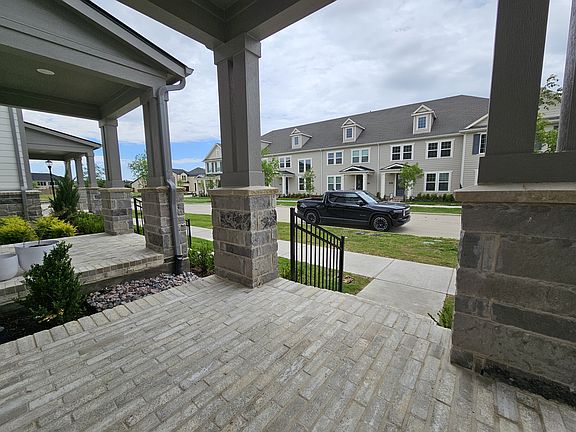 3rd image of 8824 Scarp Hill Ln