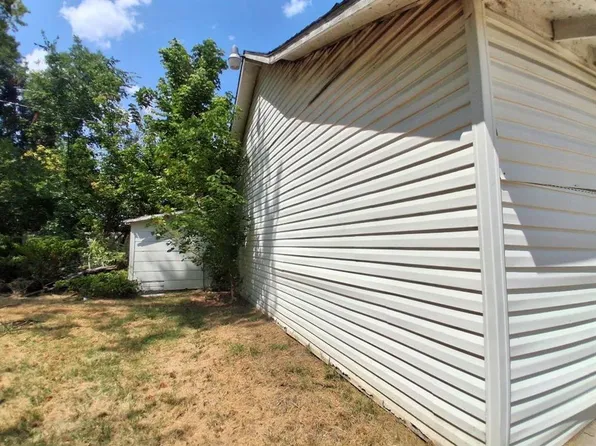 202 S Center Ave, Shawnee, OK 74801