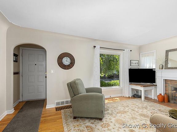 5th image of 2151 Tenway Dr SE