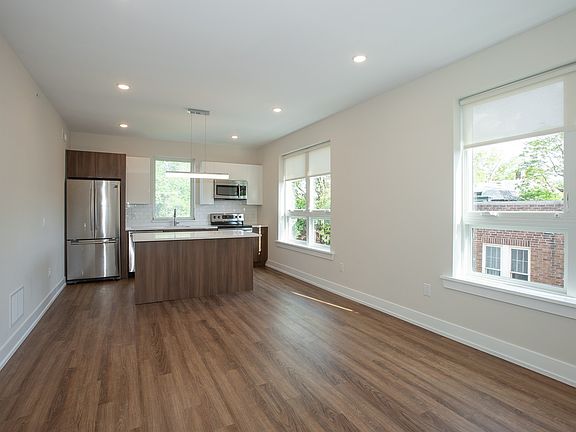 2nd image of 4534-36 Spruce St #18416666