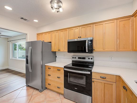 3rd image of 13331 Hacienda Dr