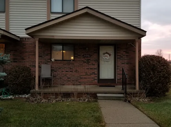 25963 New Forest Ct, Chesterfield, MI 48051