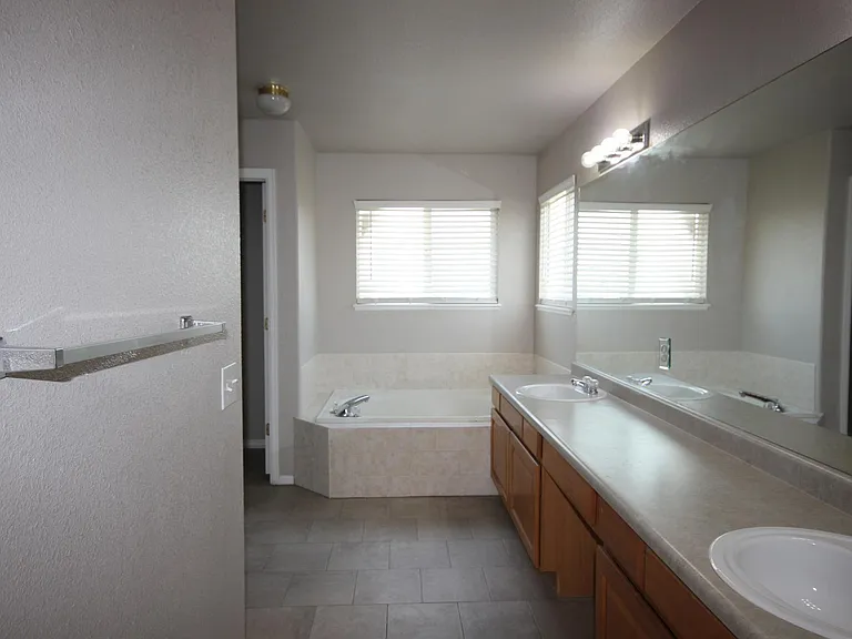 4224 Aryshire Ln — Photo 18
