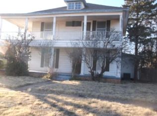 317 N Waggoner St, Electra, TX 76360