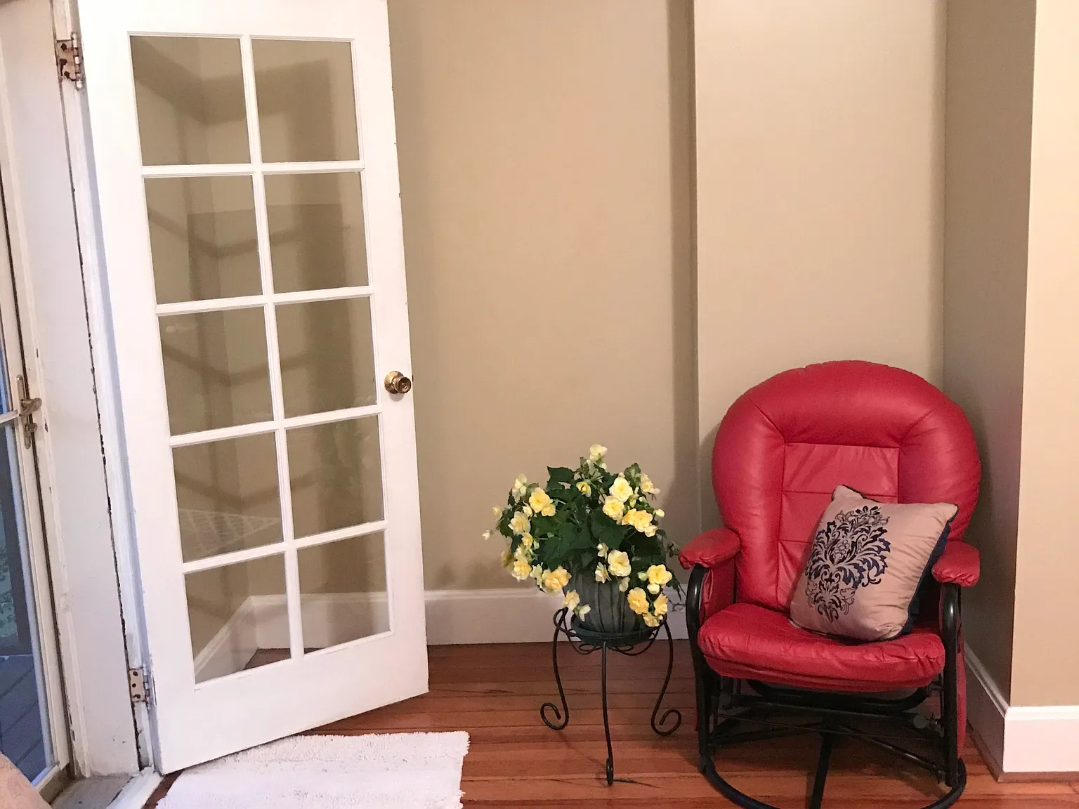 3 bed, 1400 sqft, $1,850 — Photo 2