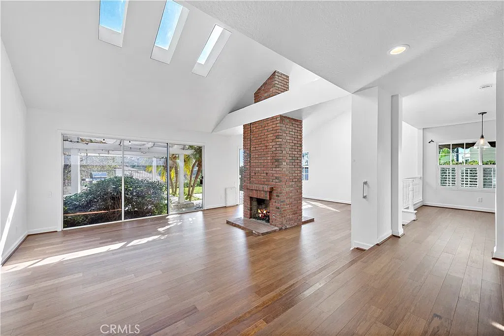 3 bed, 1896 sqft, $7,850 — Photo 3