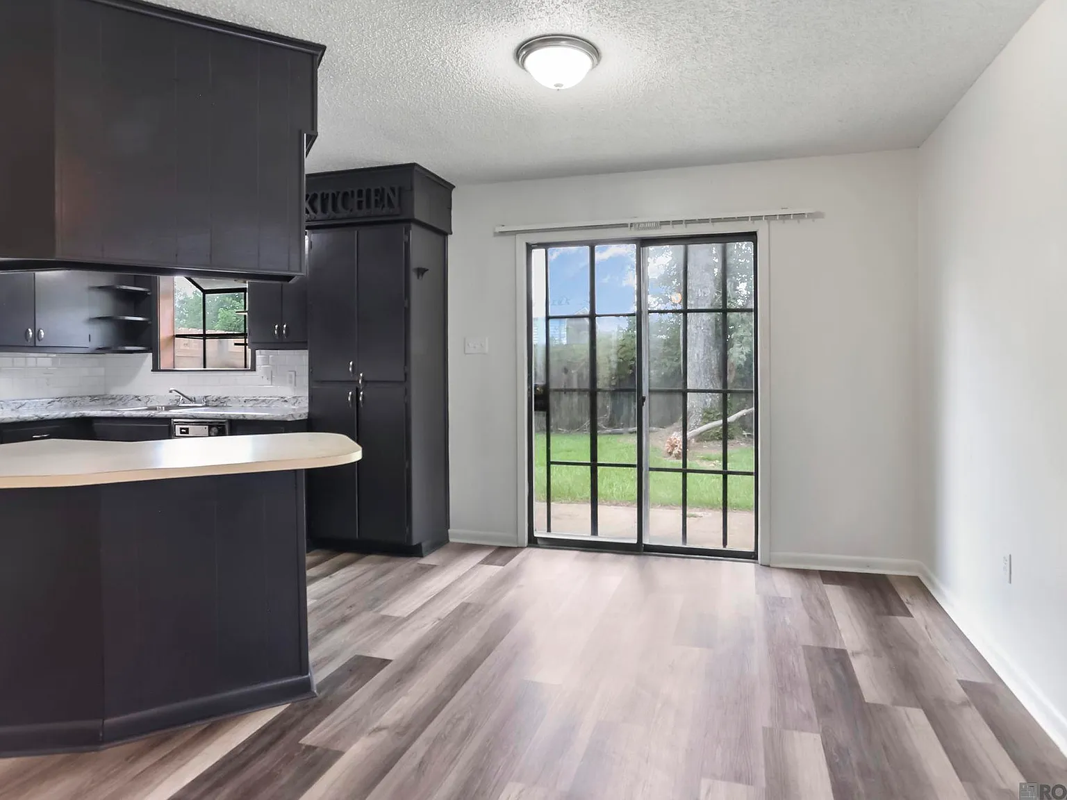 2 bed, 806 sqft, $1,350 — Photo 4