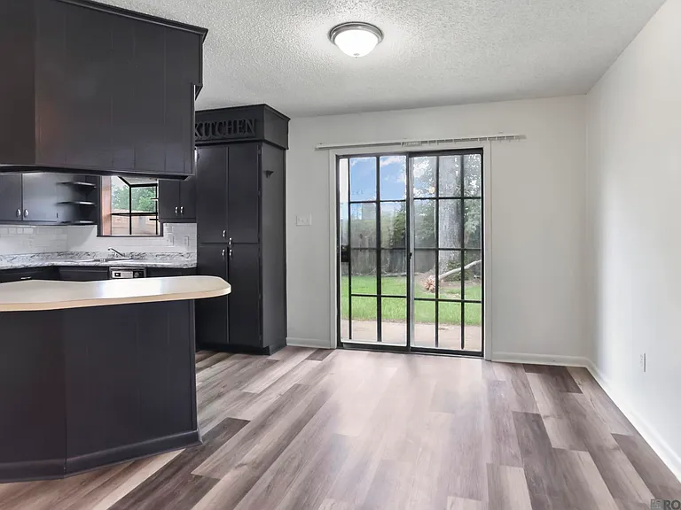 309 Hewitt Rd #B — Photo 4