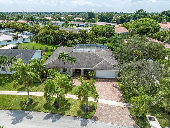 2nd image of 16620 Royal Poinciana Dr