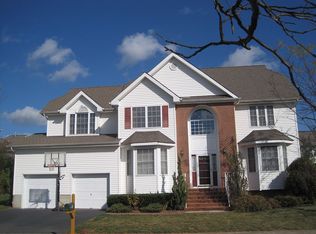 10 Muirhead Ct, Belle Mead, NJ 08502