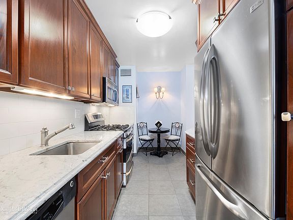 4th image of 225 E 57th St APT 12D